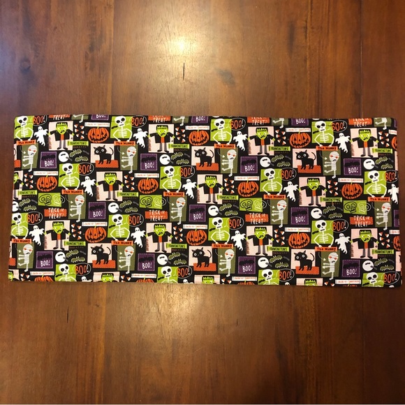 Hand Crafted Halloween Table Runner Reversible Insulated - Picture 4 of 6